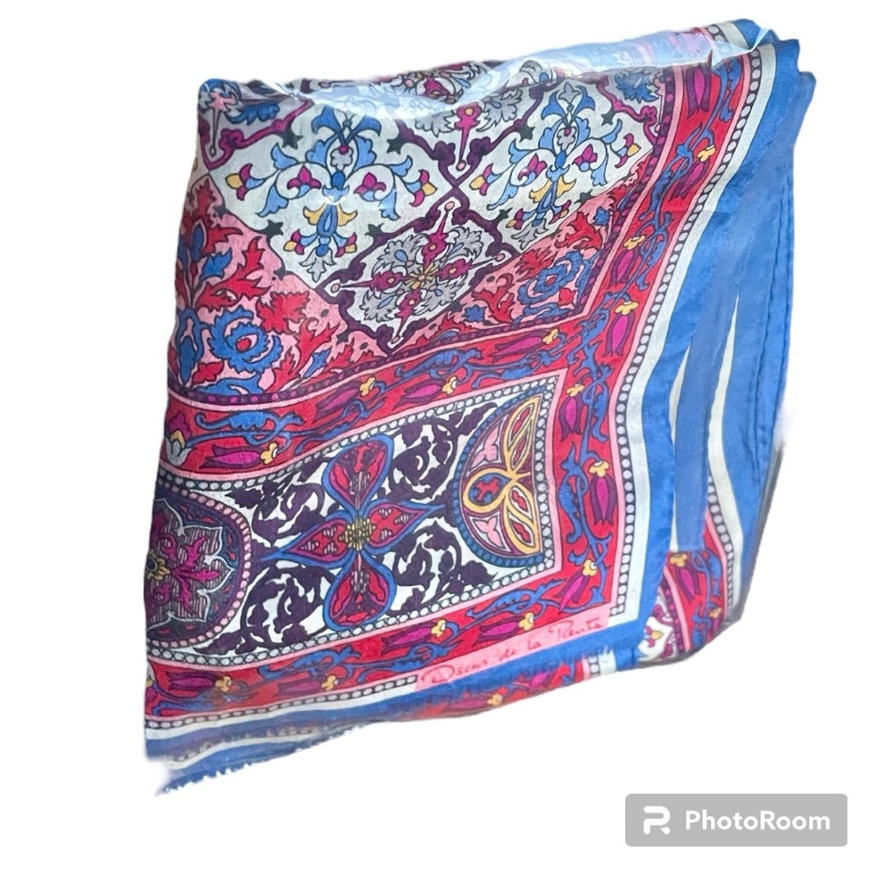 🤩 Vntg Oscar de la Renta Silk Floral Arabesque Scarf - Picture 10 of 12